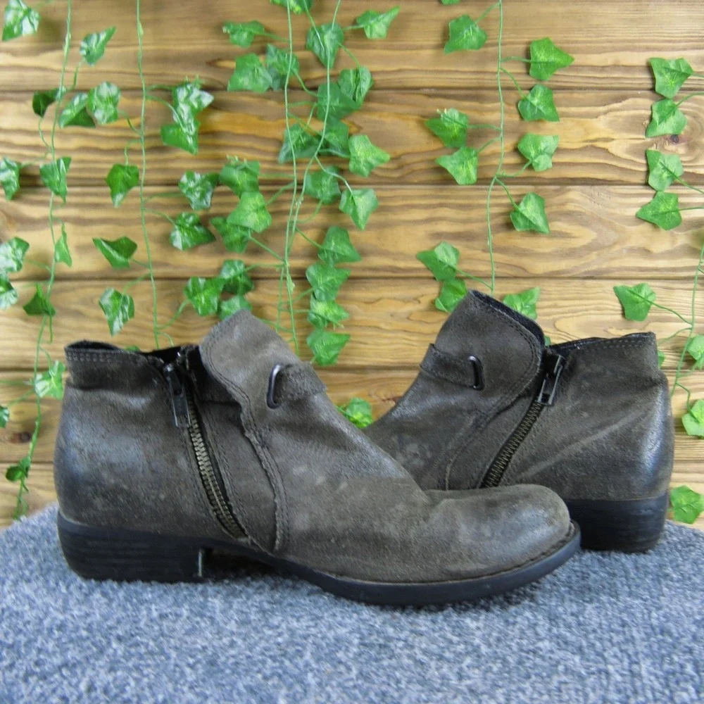 Born Women 8 Brown Suede Ankle Boots Buckle Strap‎ Low Heel Casual Comfort